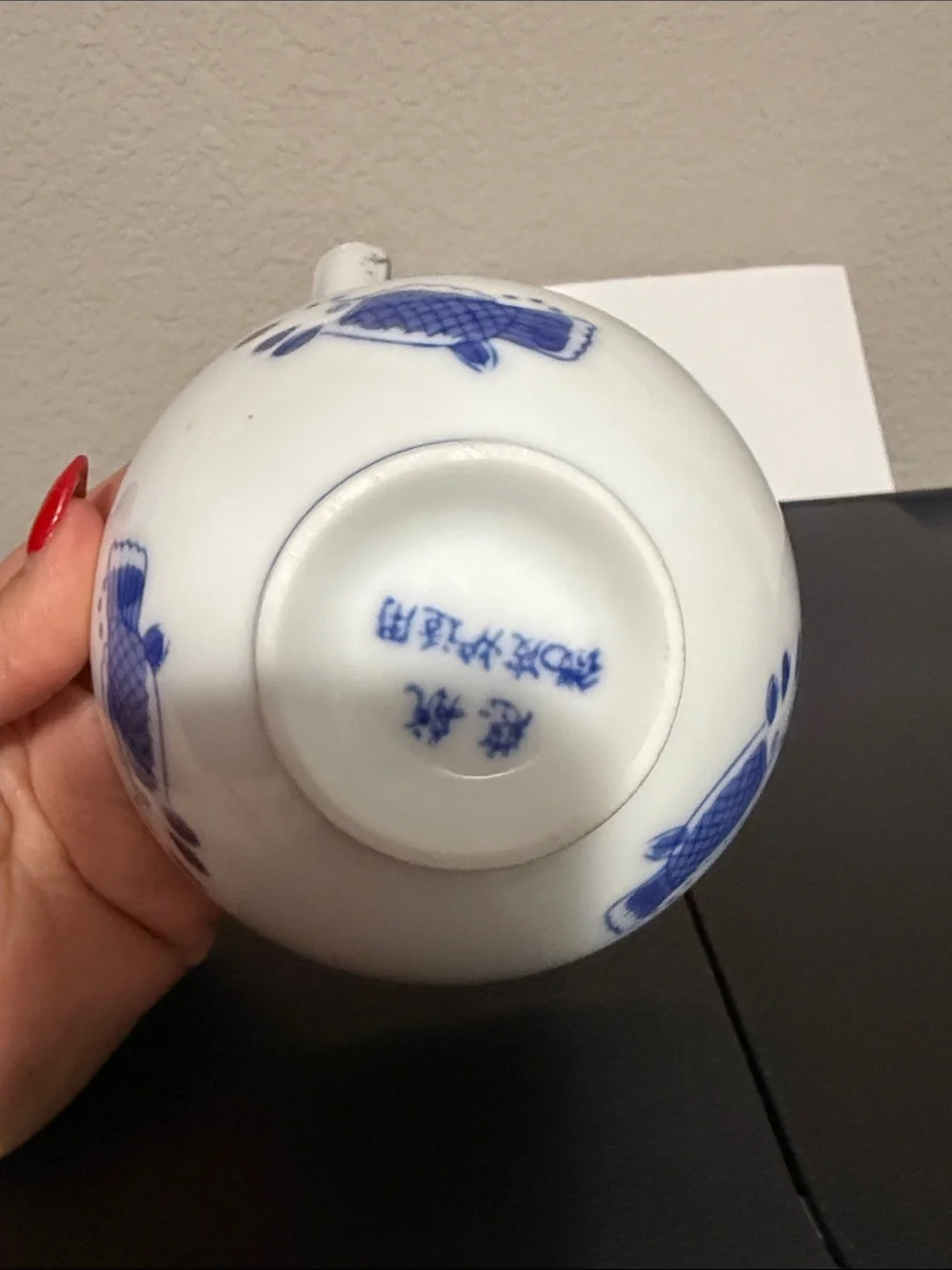Blue and White Porcelain Decorative Bowl with Hand-Painted Motif - Picture 3 of 3